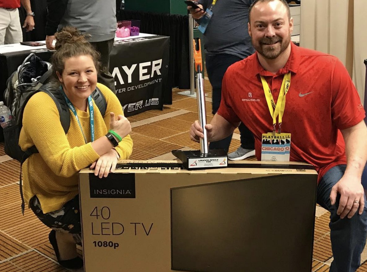 LaunchAngleTee's tweet image. Congrats to Coach Ritter from @KC_Softball for winning our @NFCAorg Convention raffle and this new TV! #LaunchAngleTee #LaunchAngle #TeeWork