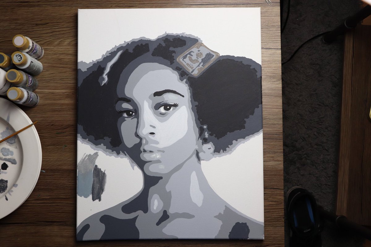 emcosmetics's tweet photo. We collaborated with artist Evan Jaroslow in creating a unique art piece inspired by one of our campaign images ✨ The artist incorporated our Felt Tip Eyeliner in creating the look 🙌🏼 Keep swiping to see the final result https://t.co/r5QezsQa0N