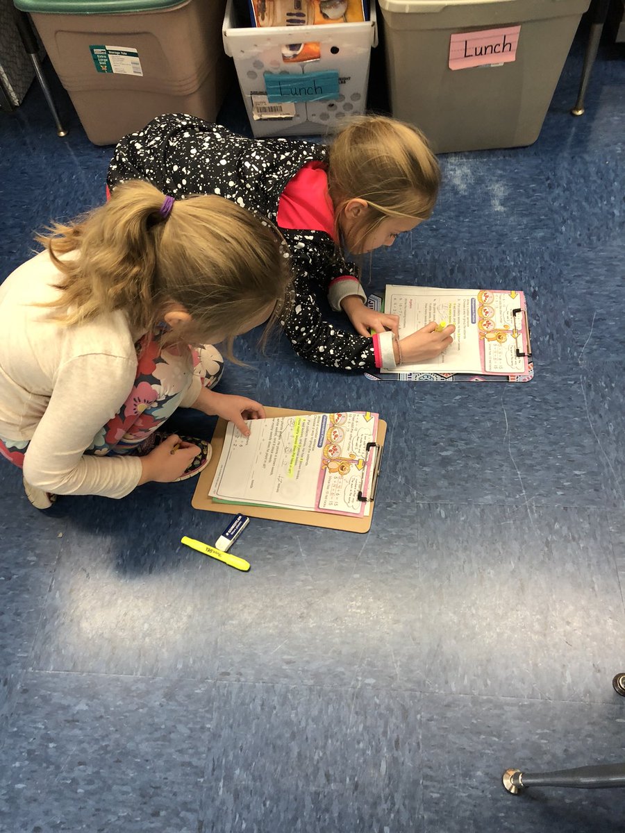 s_silva217's tweet image. Mathematicians hard at work #problemsolvers #teamwork #firstgrademath @OceansideSch2