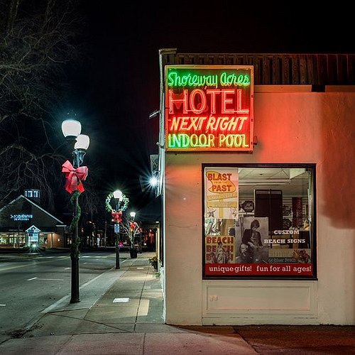 CapeNightPhotos's tweet photo. Falmouth Lights, Neon Lights https://t.co/b1e7EnBY4c