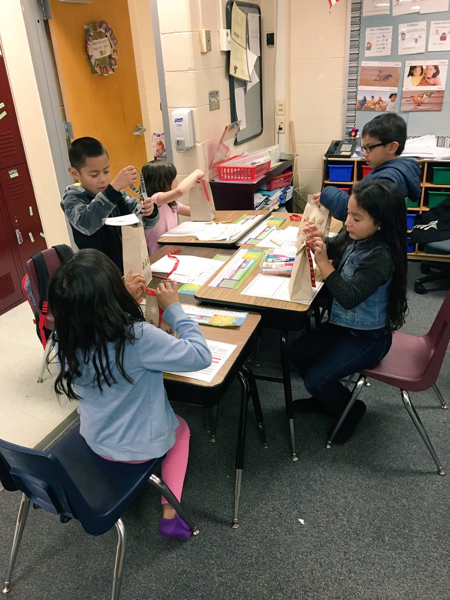 A few members of team Magic Mint loved spreading some holiday cheer to our future knights at Avon today! 🎄😊