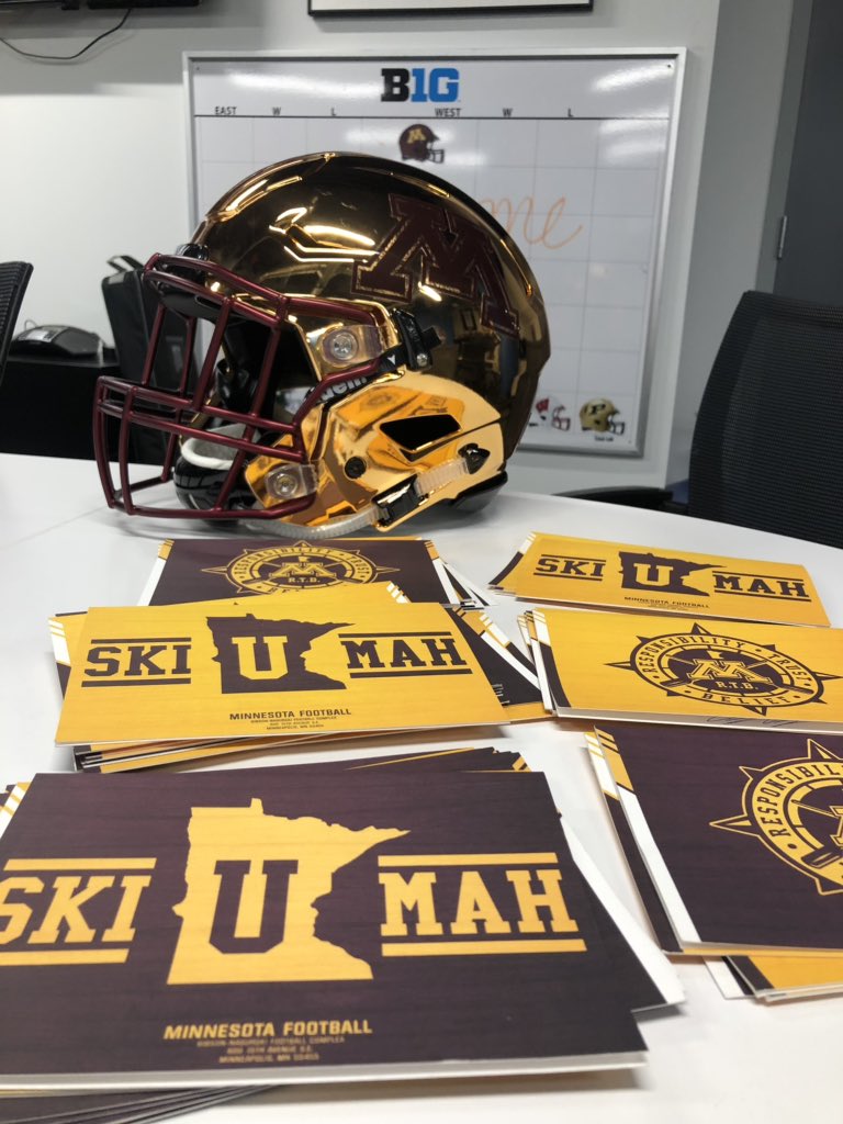 Look what came in the mail today! Thank you for your letters <a href="/GopherFootball/">Minnesota Football</a>, we are ready to welcome you to Detroit! #QLB2018 📬