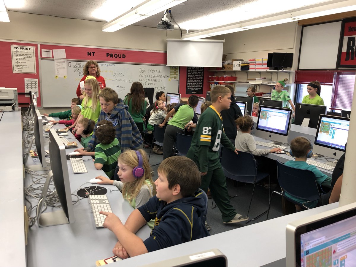 NTRedhawks's tweet image. Mrs Chizek's fifth grade helping Mrs Watson's 1st grade programming for Hour of Code.
#NTProud #hourofcode #hourofcode18