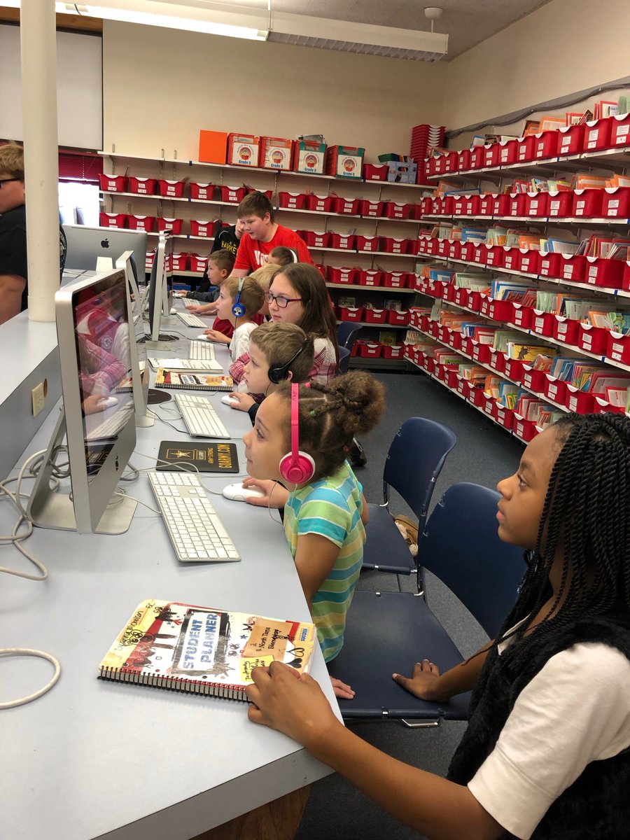 NTRedhawks's tweet image. Mrs Chizek's fifth grade helping Mrs Watson's 1st grade programming for Hour of Code.
#NTProud #hourofcode #hourofcode18