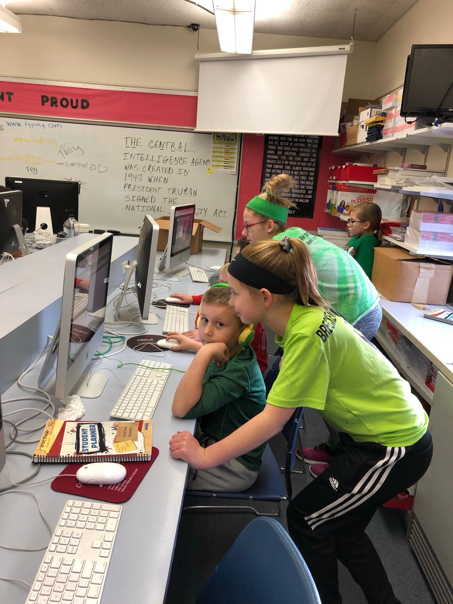 NTRedhawks's tweet image. Mrs Chizek's fifth grade helping Mrs Watson's 1st grade programming for Hour of Code.
#NTProud #hourofcode #hourofcode18