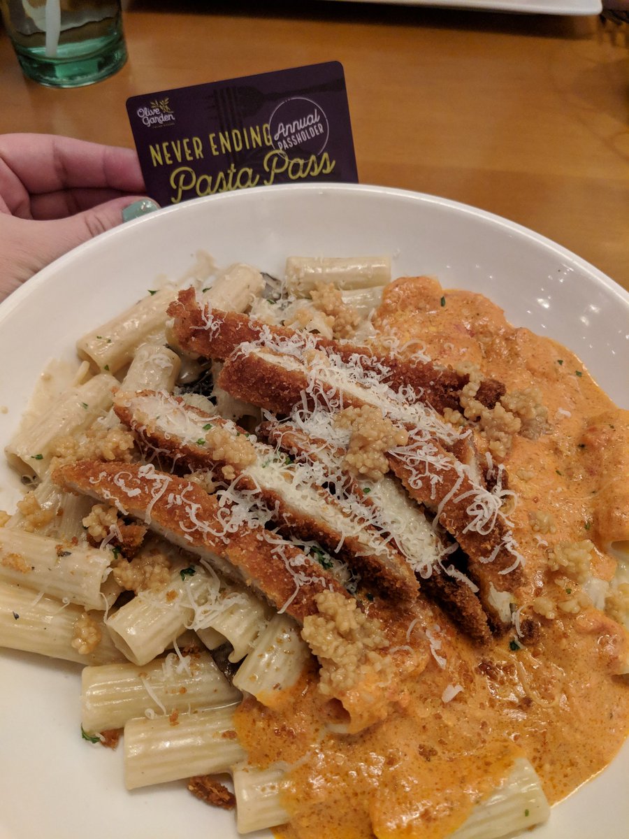 PastaPrincess14's tweet photo. MRW the server at @olivegarden starts apologizing the #NeverEndingPasta Bowl is no longer available. I just hold up the Annual #PastaPass. Still 🍝💳 going strong for another 9 months! Delicious! 😋 https://t.co/WwLnENgsbZ