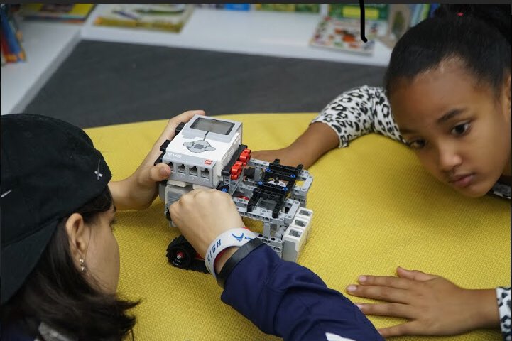 teamfreedomdr's tweet photo. We love being mentors to FLL teams!🤖🛠⚙️🤓
.
#FreedomForever
#OMGrobots
•
👇🏻Sponsors👇🏻
•
@MTurismoRD 
@ViceRDo 
#kohlerDR
@airmaxrd 
@AUNIDOSRD 
@villacampast 
@abcschoolrd 
@StGeorgeRD 
#piisaindustrialpark
#AFPPopular
#Laboquidom
#AmipharmaDominicana https://t.co/sY5loWaNxu