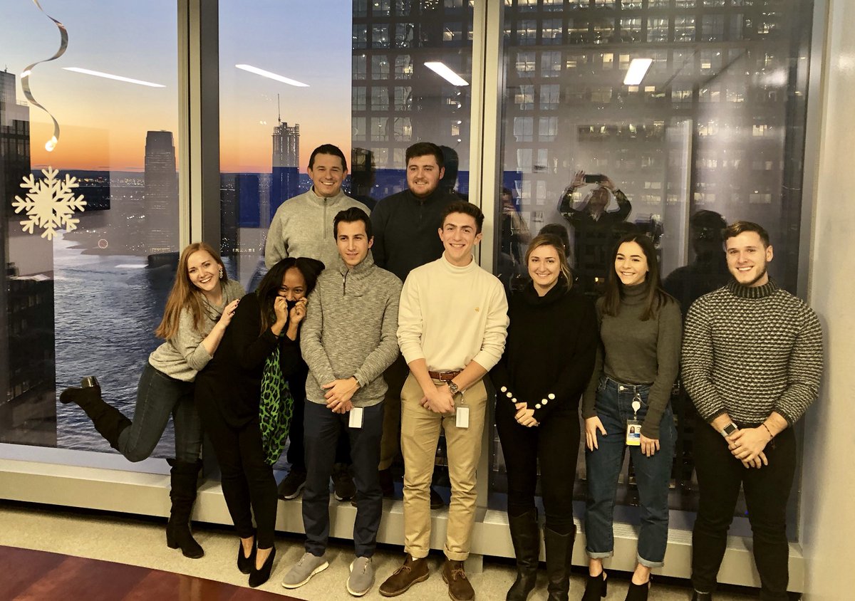 DaveKingOWO's tweet photo. OWO back at it again with the Friday Theme! #TurtleneckAndChains #FridayTheme #Views https://t.co/De21rjXzEO