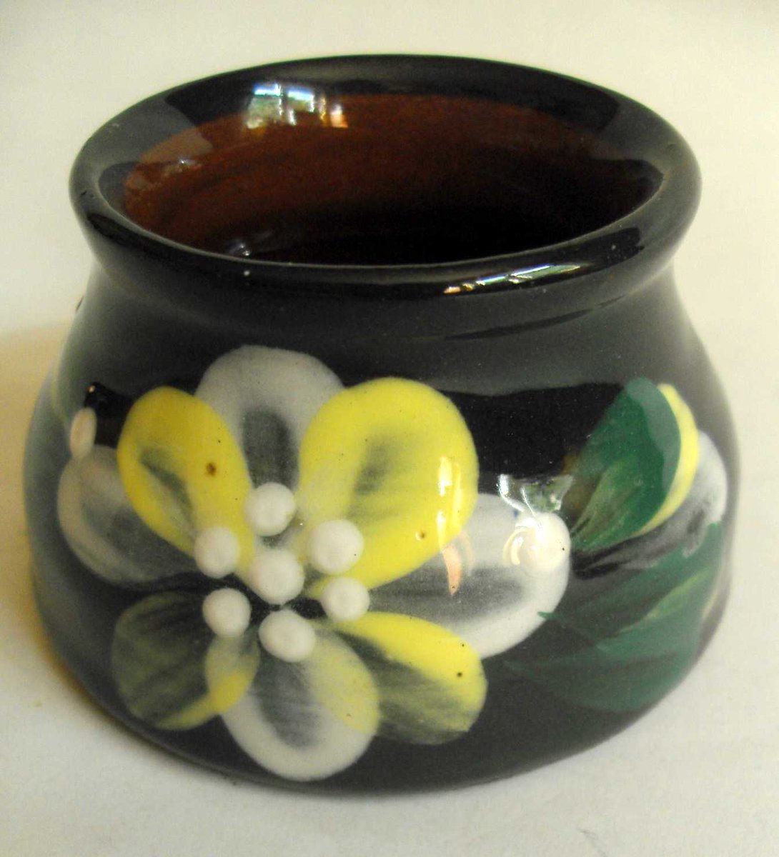 CartersCollecta's tweet photo. #Vintage handthrown + decorated #HaseleyManor #Studio #pottery brush pot 

#CFS7489 11754 #WDYT #followvintage #EtsyShop #etsyvintage #antiqueclique #etsy #noths #giftideas #kitchenalia #tableware #artisan #handmade #iow #xmasgifts #stockingfillers @Etsy
https://t.co/UCkFExgHZM https://t.co/uQPosfLtSW