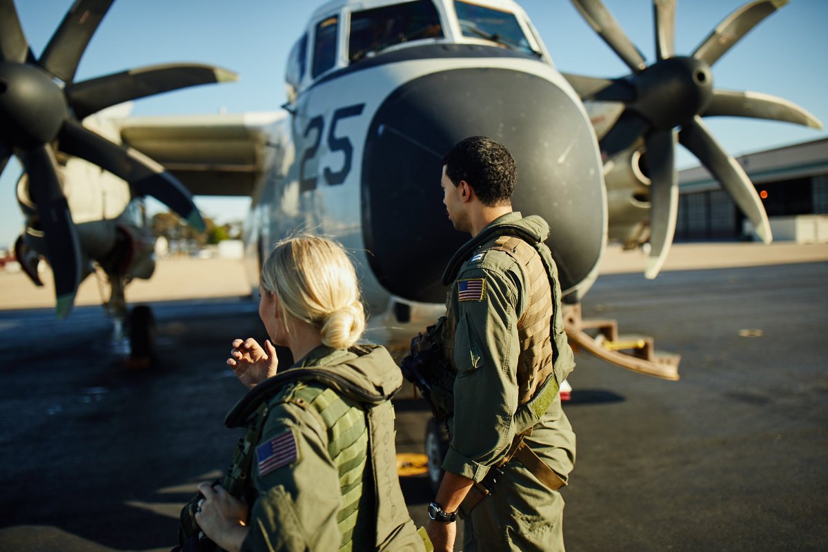 _futuresmag's tweet photo. When you're going from 0 to 130 miles per hour in five seconds, it's important to trust your crew. That's why @USNavy C-2 Greyhound pilot Des and aircrewman Julia work together to check and confirm preflight requirements to ensure the safety of their aircraft and passengers. https://t.co/GDhAlBPsub