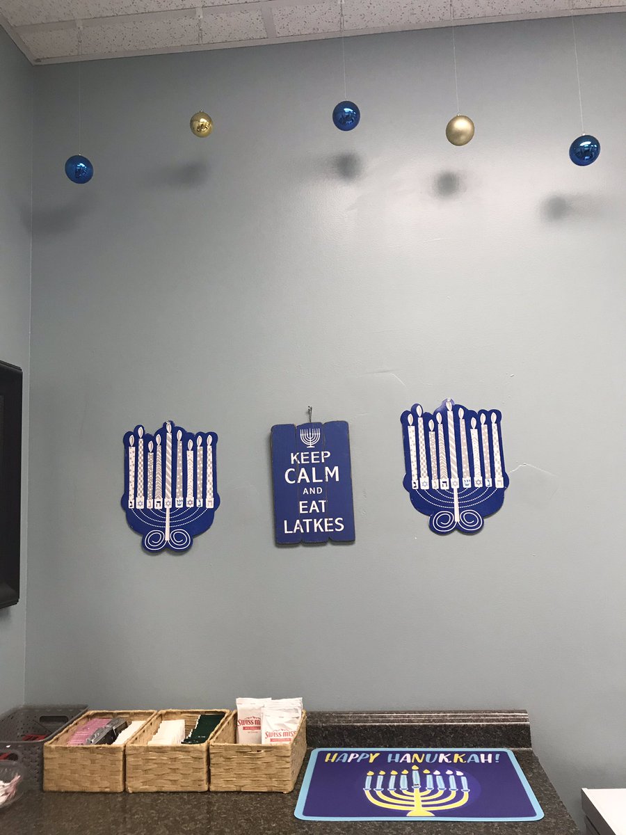 CrystalR3159's tweet photo. First week back from maternity leave in my new store but a pretty fun start decorating with @AliceLC17 @forrest1709 #Bayshore #Lowes #Holidaycheer #Fun https://t.co/VaJh49rnnp