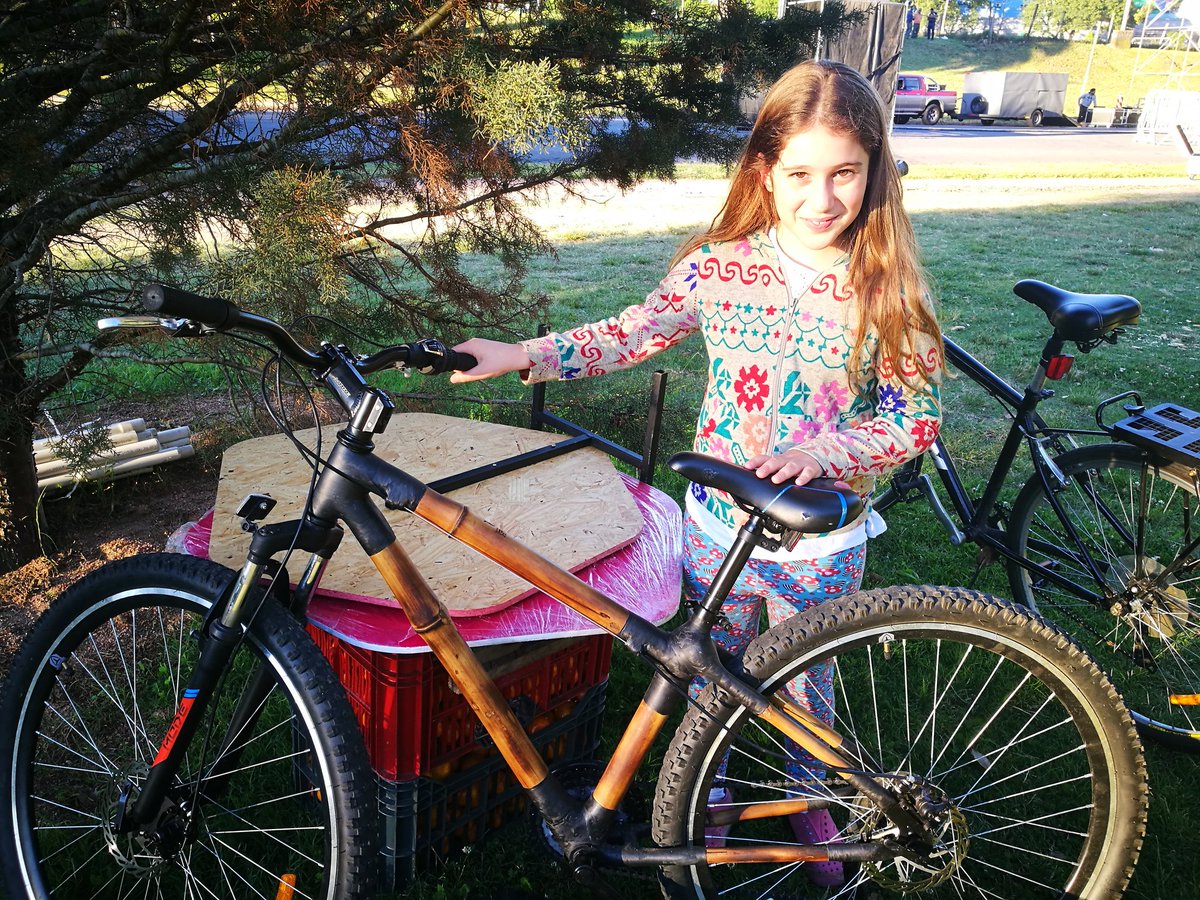 fragadie's tweet photo. Ya se respira el espíritu @FiisUruguay en Parque Batlle 🙌
Probando la bici de #pandaUy de @zhubambu_uy crac 🙌💕 https://t.co/vJpQwo8mlr