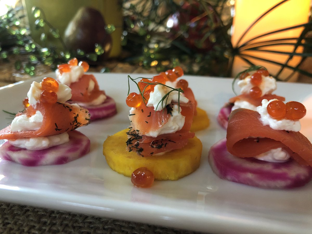 Looking for the holiday spirit? @VerlassoSalmon is a great addition to any entertaining table. More #ecofriendlytips for the season buff.ly/2UdzhS1 #sustainablesalmon #IFWTWA