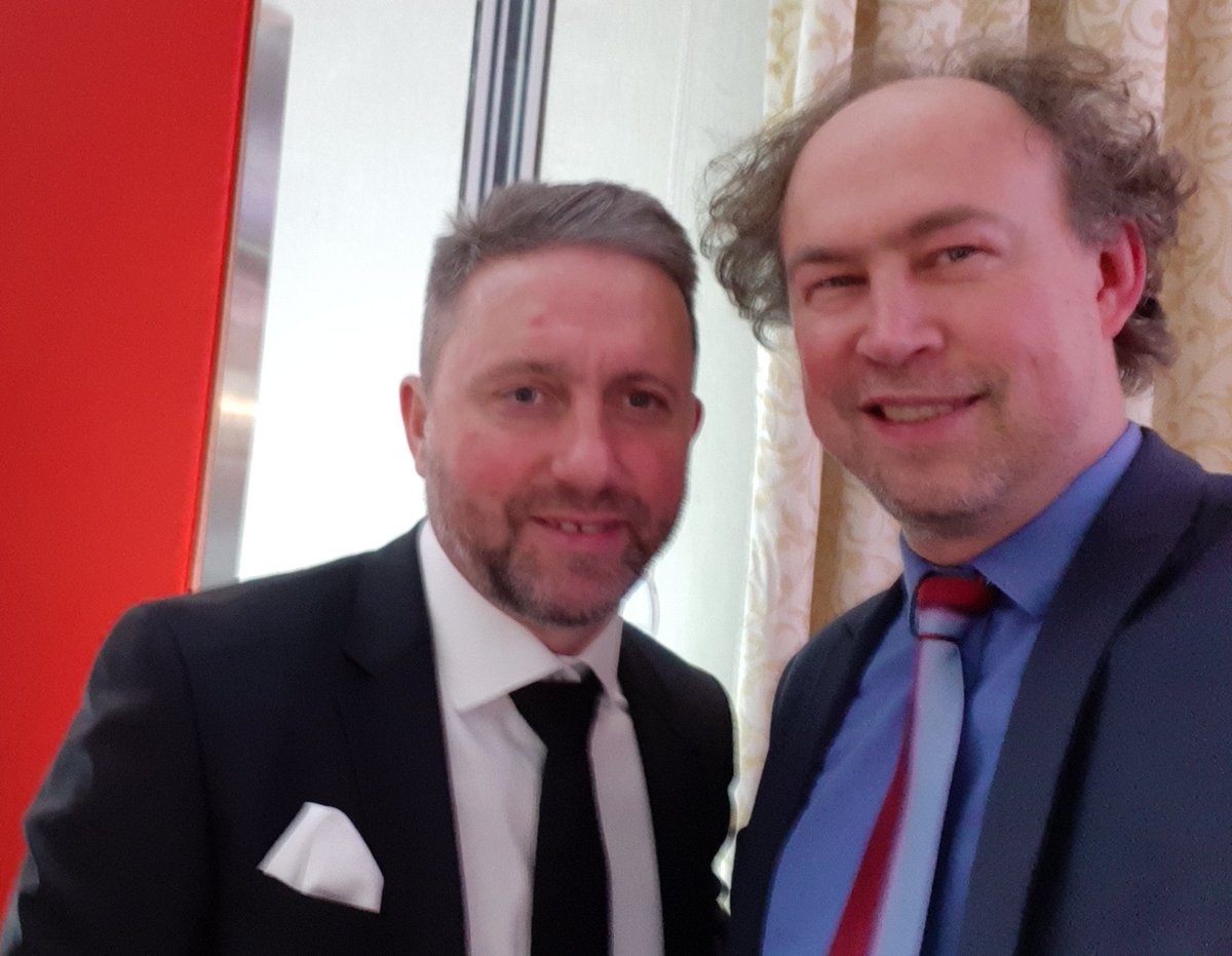 Polsport's tweet photo. Złożyliśmy sobie życzenia świąteczne z Selekcjonerem. W końcu obu nam "chodzi tylko o dobro naszego klubu" czyli kadry i żeby awansowała ns Euro 2020! :) https://t.co/6TNvNe9VBx
