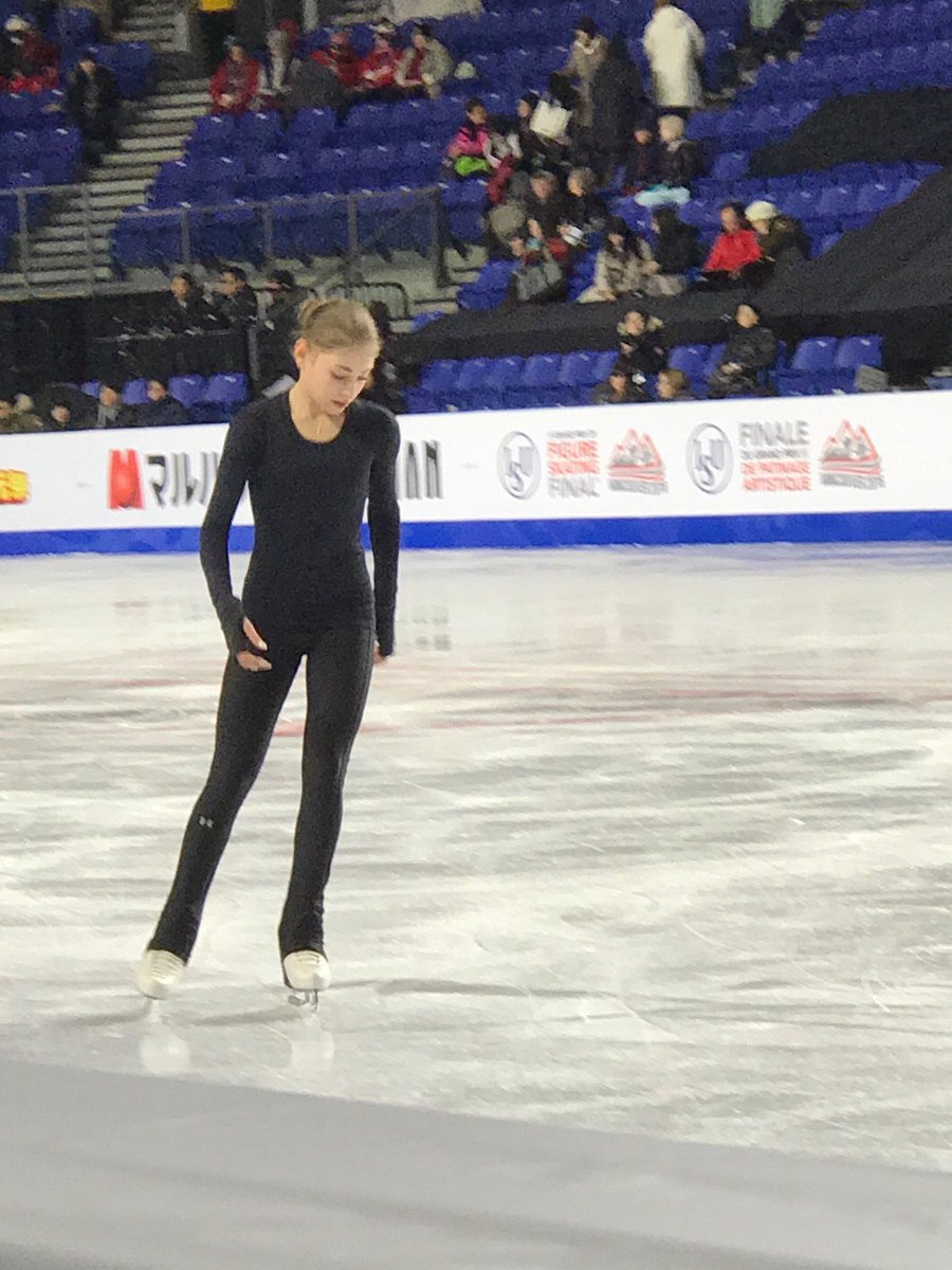 ISU Junior & Senior Grand Prix of Figure Skating Final. 6-9 Dec, Vancouver, BC /CAN  - Страница 13 Dt2LgX7VYAAdiaj