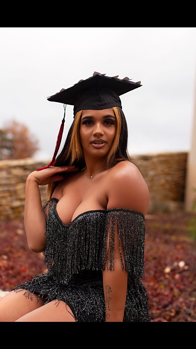 fiv5starr's tweet photo. We start at the beginning of the hill. Getting to the top, is a matter of strength and will.” 💕💚 .  #GradSZN #AKAGraduates #2K18Graduate https://t.co/DIcSEZOgdz