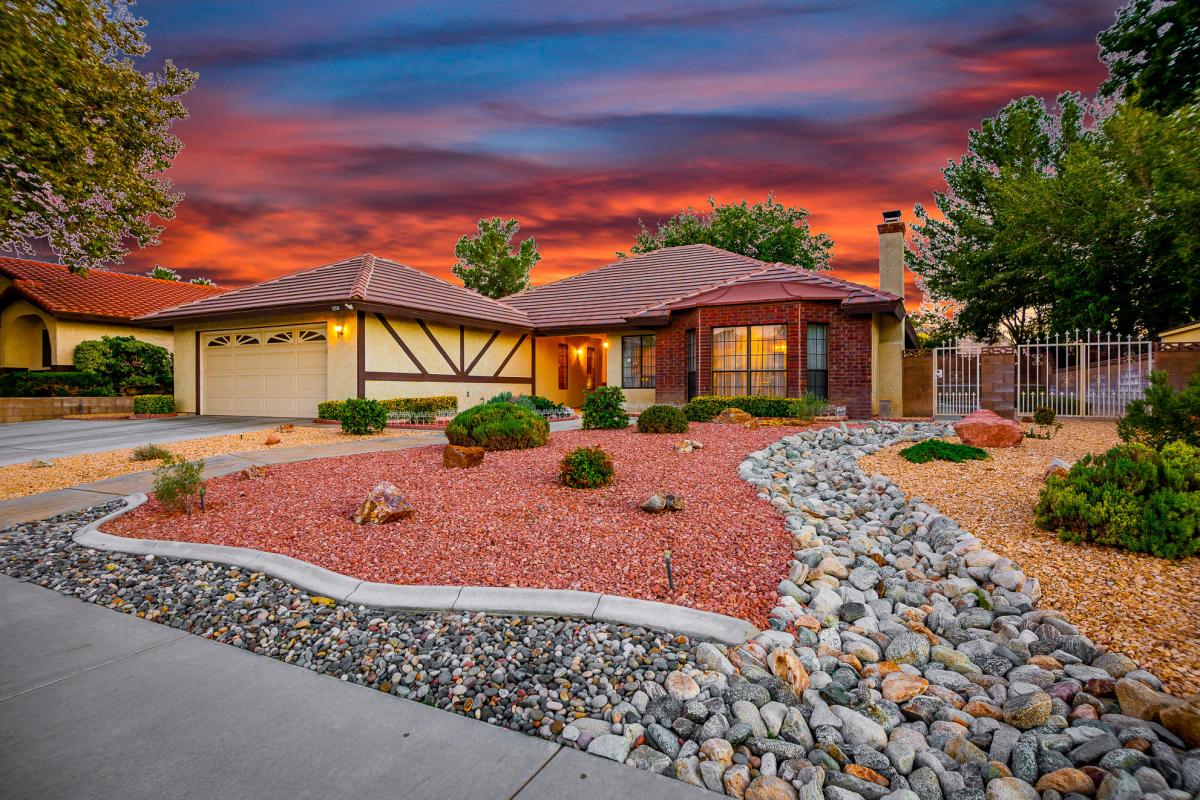 avcharla's tweet photo. See a virtual tour of my listing on 3250 Monte Carlo Court #Lancaster #CA  #realestate https://t.co/ZgISyujKxn https://t.co/M86oAscSpZ