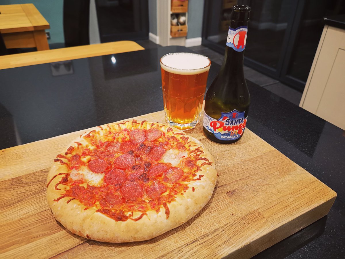 Yarxie's tweet photo. Birra del Borgo's Santa Punch (exclusive). Maintaining the entirely coincidental daily food pairing! This is a great beer. #xmascheers @TheBeerHawk https://t.co/iXZuShhmuc