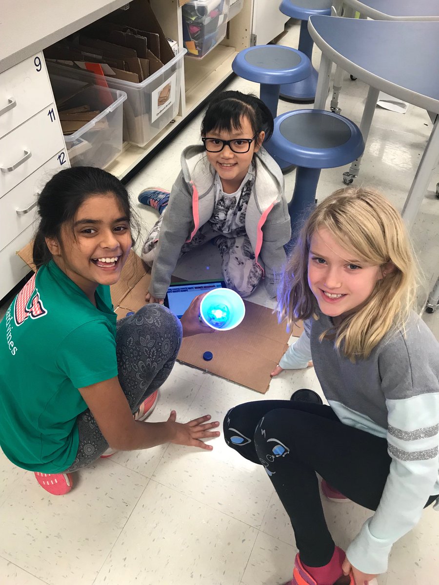 kathy_prichard's tweet photo. Had a blast in the Inquiry Lab today with robots! #HourofCode #SWESCodes! https://t.co/qWmfBLa7OY
