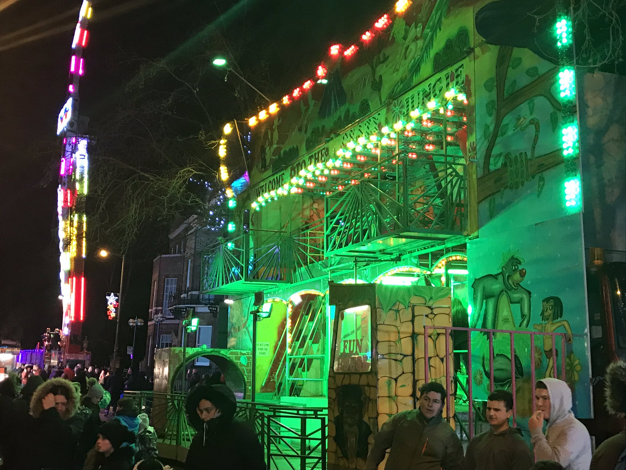 oswestry town council twitter પર big thanks to alan stokes and his family for bringing his fun fair to oswestry xmas live a local man and a great supporter of the town