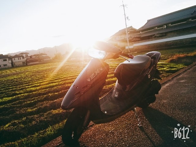 t_e_0512's tweet photo. 土曜出勤マジでいやぁぁぁぁ!!!!!!
あ、コレ今日仕事行く前に撮った👍
田舎感満載やん笑
#バイク好きと繋がりたい
#バイク好きと繋がりたい
#ZX50 https://t.co/1ZgZmvHQgr
