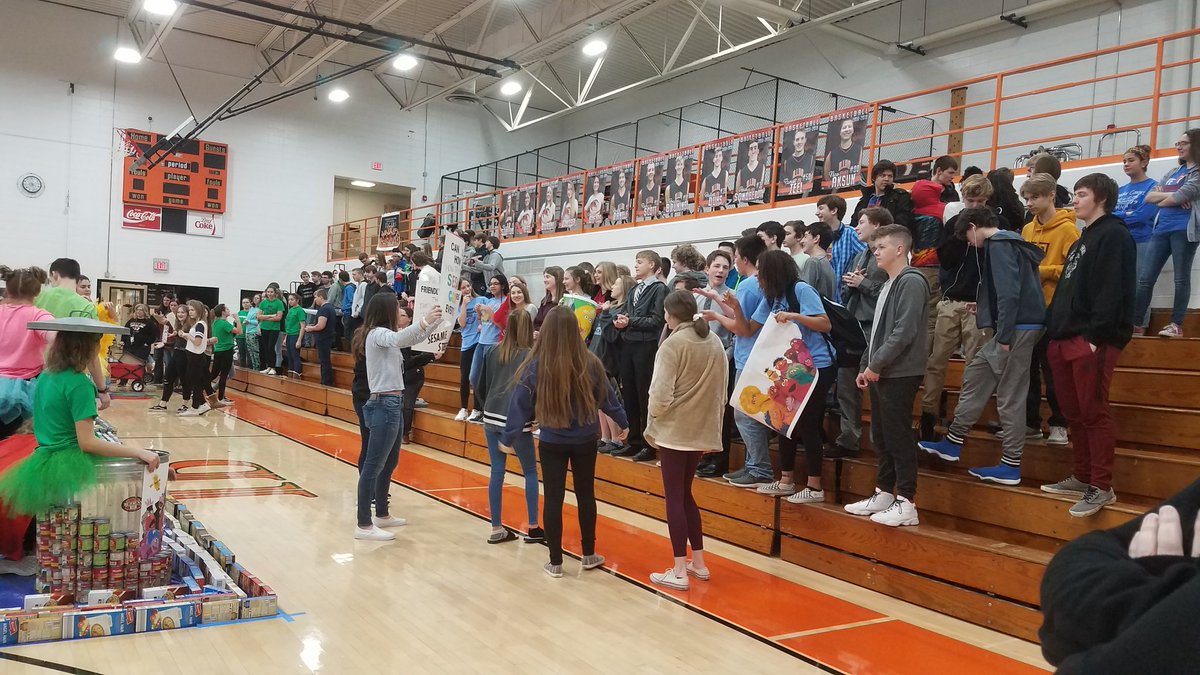 IBHS2021's tweet photo. We also want to say think the rest of our grades support today and help bringing food in . We couldn't have taken first without them . #ibtigerpride #classof2021 #1stplace #feedingthecommunity . https://t.co/B5Jri6S3oA