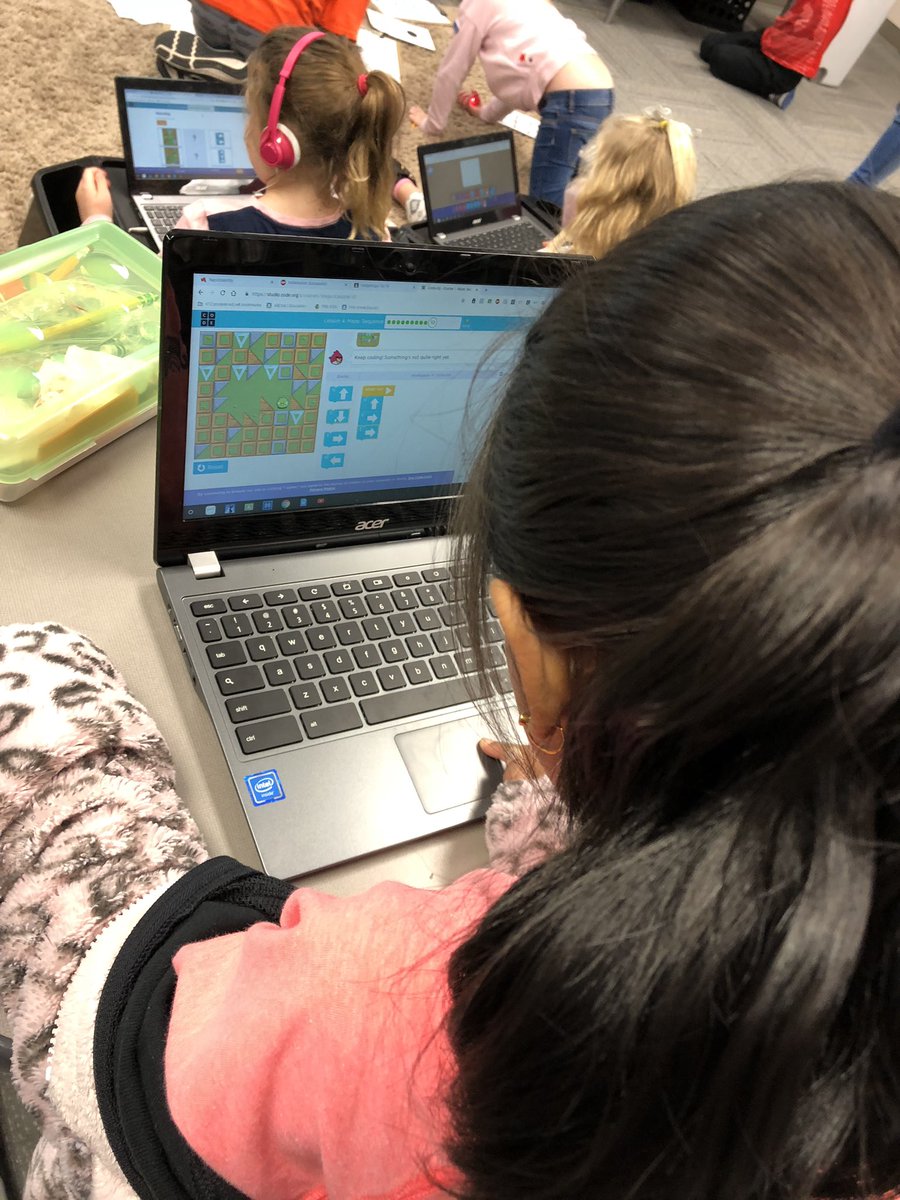 findyourfrizzle's tweet image. My class had a blast practicing their cardinal direction skills through coding games! They also practiced coding by making a snowflake and using @Ozobot! @Whitney_Agee #hourofcode #ProsperCodes