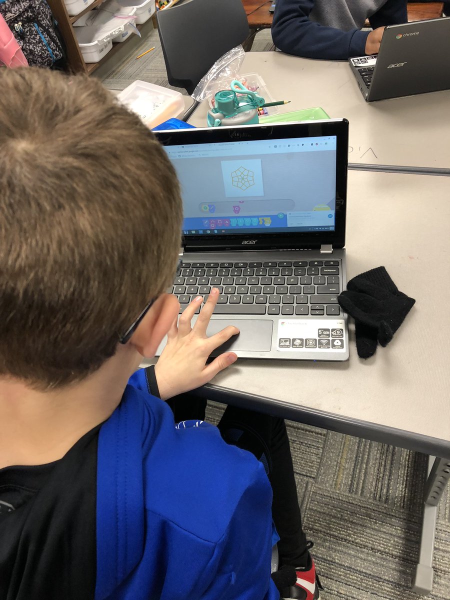 findyourfrizzle's tweet image. My class had a blast practicing their cardinal direction skills through coding games! They also practiced coding by making a snowflake and using @Ozobot! @Whitney_Agee #hourofcode #ProsperCodes