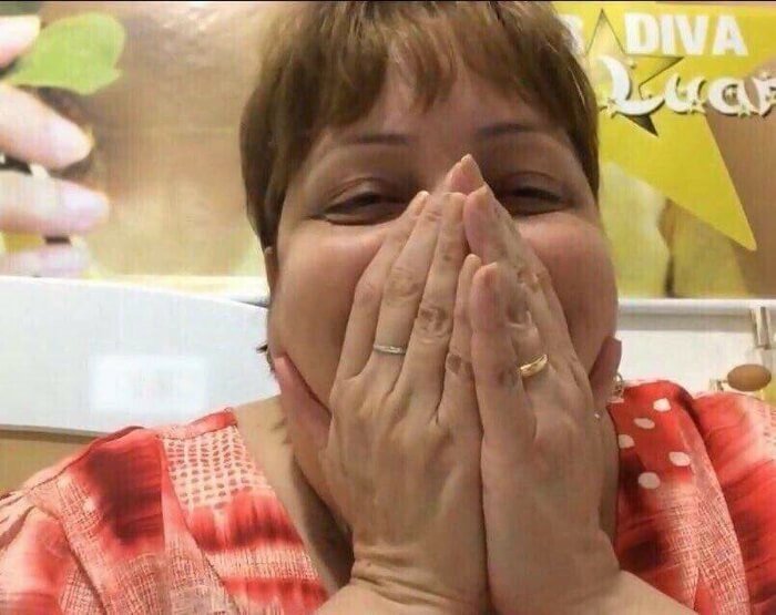 adeleativist's tweet image. suposta namorada do meu irmão chegou aqui em casa. 
mãe: só falta agora a Mariane arranjar um namoradinho 
eu