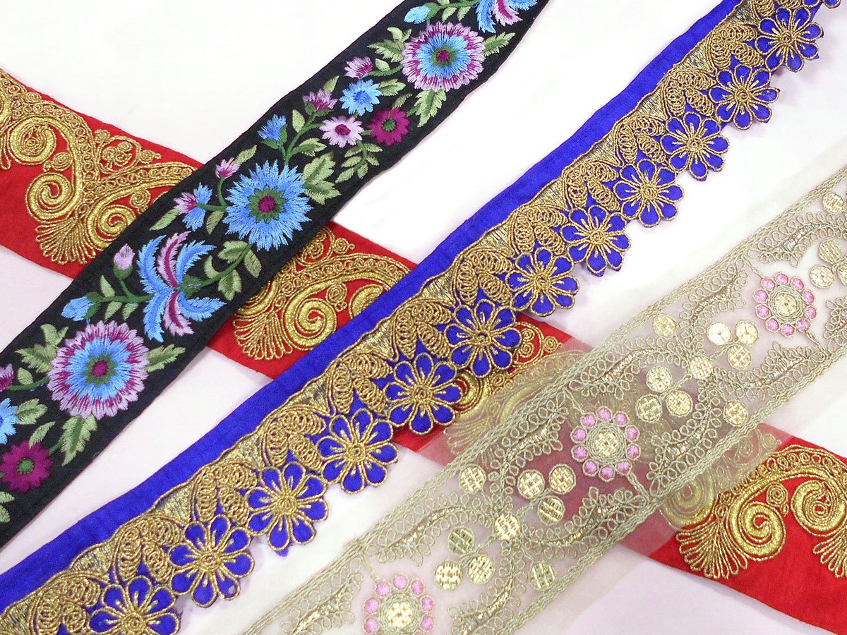 ユザワヤ 公式 インドシルクに繊細な刺繍を施した直輸入 インドブレード が入荷しました 個性的な色 柄なのでバッグや洋服のリメイクにオススメです インパクトのある仕上がりになる事 間違いなしです 取扱は吉祥寺店まで ユザワヤ インド