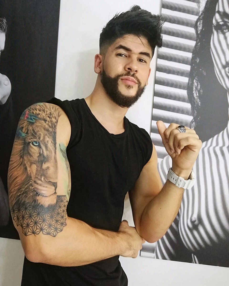 HI PEOPLE ✌️ I wanted to tell you that I will be a few days offline, thank you for the support, don't forget to login to my profile at #f4f and continue voting for me, I also wanted to show off my new tattoo 🦁 😂😊 I'll miss you. @Flirt4Free @Flirt4FreeGuys @Flirt4FreeCO