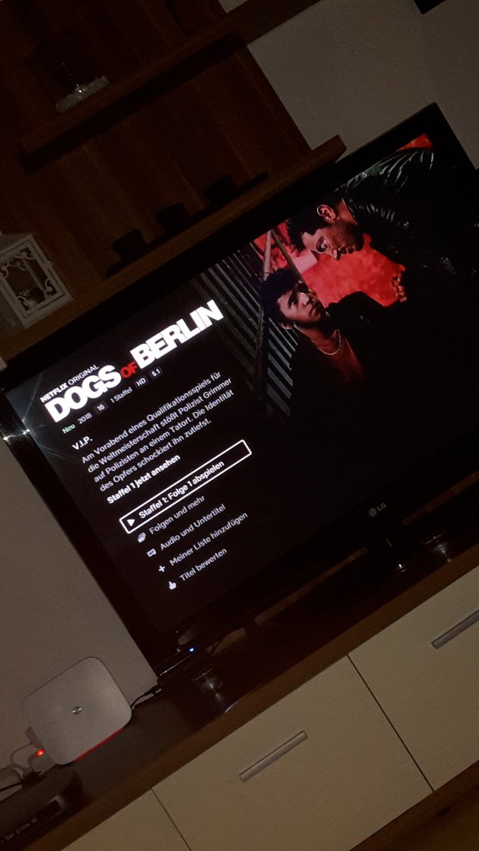 Shari_Shady's tweet image. #NowWatching #Netflix #DogsOfBerlin

Sehr coole Serie 👌