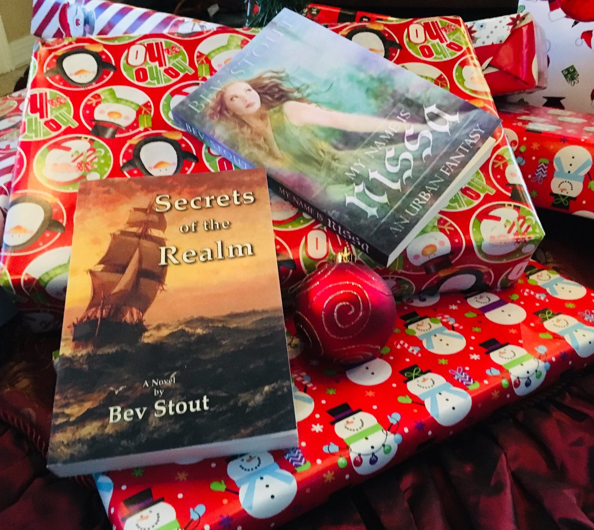 bev_stout's tweet photo. Good Christmas reads. https://t.co/1k1CSrDeXe