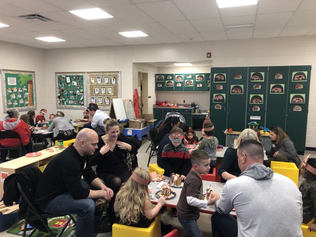 OVELEM's tweet photo. We love the active involvement of parents at Oakview...thank you for making this special for our Pre-K students! #gingerbreadhouses #TeamOakview #MakeDecemberMagic https://t.co/XKm2UU5zrv