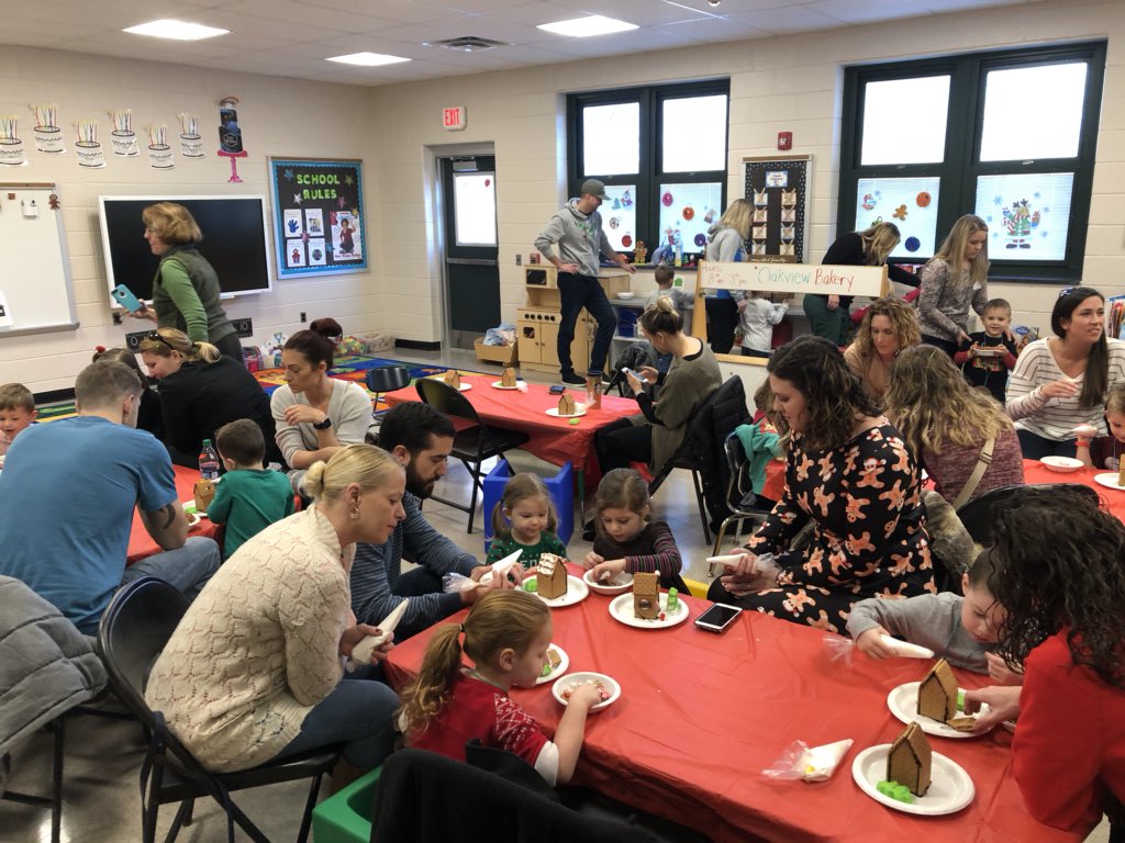 OVELEM's tweet photo. We love the active involvement of parents at Oakview...thank you for making this special for our Pre-K students! #gingerbreadhouses #TeamOakview #MakeDecemberMagic https://t.co/XKm2UU5zrv