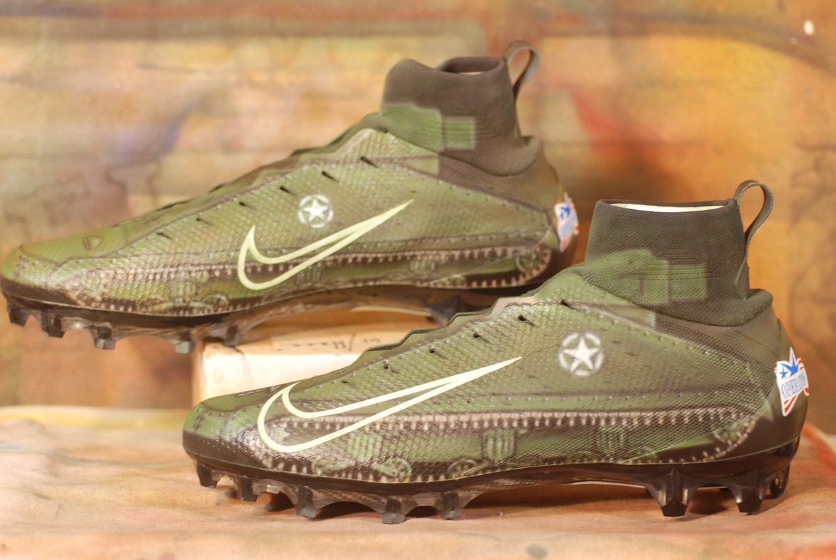 TankLawrence's tweet photo. I got to see first hand the amazing work @OpGratitude does for our veterans, active duty military &amp; first responders. Will be rocking these Sunday &amp; donating them to be auctioned off to support their continued efforts!  🙏🏿#MyCauseMyCleats #OperationGratitude #TankCleats https://t.co/FK9Ns5XH7v