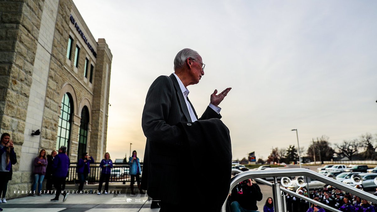 KStateFB's tweet photo. Farewell to Coach Snyder from @KStatePride and @KStateCheer 

#ThanksCoachSnyder #KStateFB https://t.co/xGsFZJX7GQ