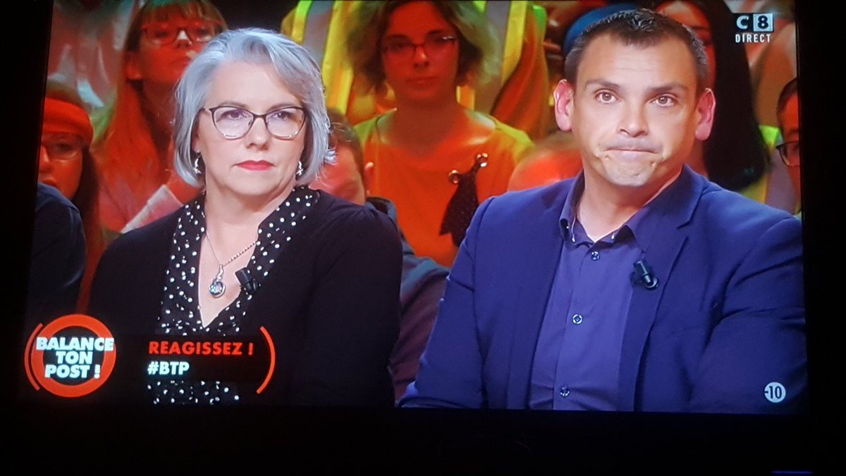 FloLttgnt's tweet photo. Sur le plateaux pour clairement CALMER le mouvement citoyen.
Bande de vendu !!
#DessousDeTable💶
#BalanceTonPost #GiletsJaunes https://t.co/i2hiJycutI