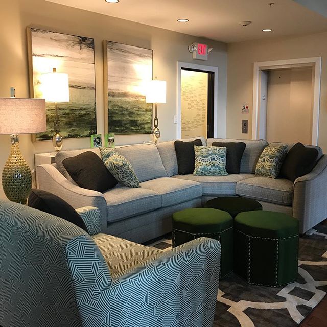 Flexsteel1893's tweet photo. #FlexsteelFriday #Repost 📷: @makinhomedesign
.
. .
.
#inhomedesign #kappadelta #rollamissouri #interiordesign #designlife #greendesign #craftmasterfurniture #bernhardtfurniture #flexsteelfurniture #carolhousefurniture #carolhousefurniturestl #design #decor #design2018 https://t.co/v1GfUQGC5X