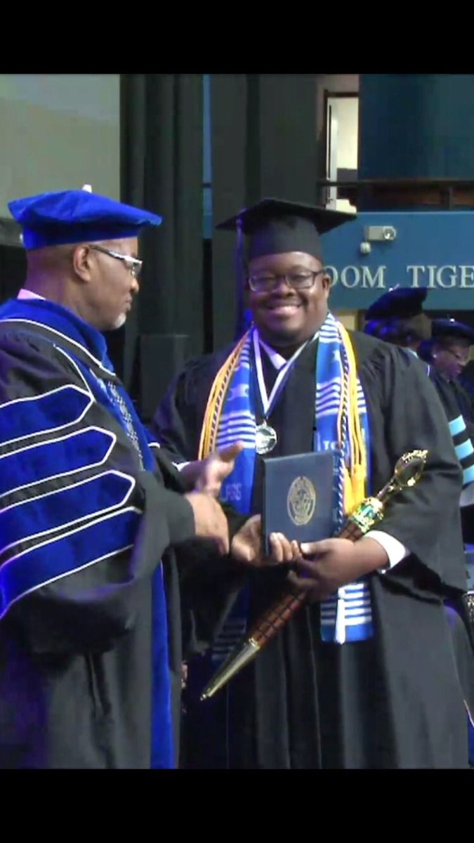 duntaej's tweet photo. I remember Dr. Bynum told me a quote the first time I ever spoke with him. I put that in my header and today I repeated it to him while shaking his hand. God is good y’all. JSU I love y’all!#TheeILove #BishopOut✌🏾 https://t.co/FTcMR1lzKT
