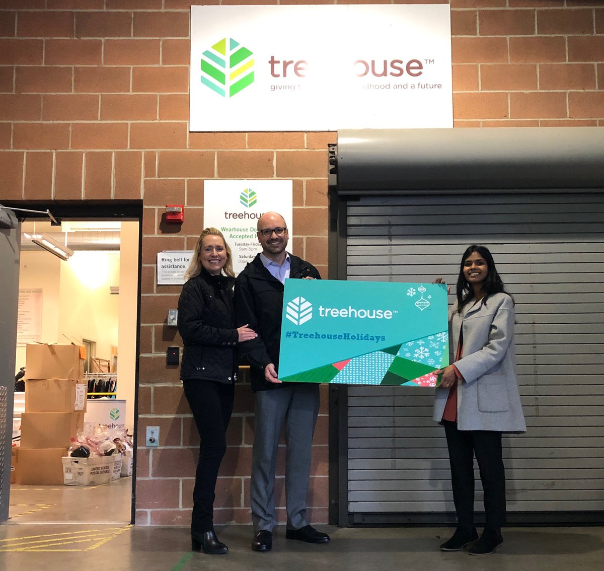 TreehouseTweets's tweet photo. Thanks to the employees at #Murraysmith for holiday shopping for youth in #fostercare!
Find the a list of the most-needed clothing and goods in our free store at https://t.co/8Lo6JayjnF. https://t.co/l3NcFMTBpU