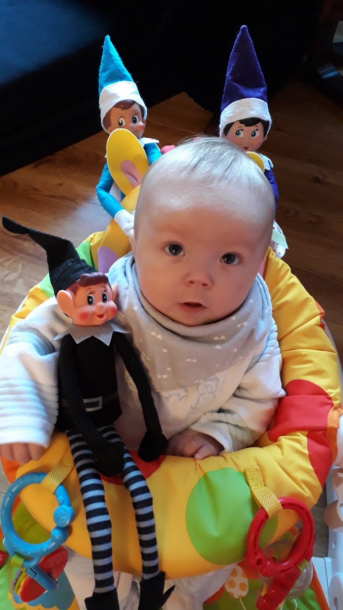 singlemummyof5's tweet image. Mummy whats happening lol. #ElfAttack