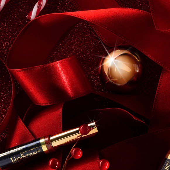 senegence's tweet photo. Give a kiss filled with holiday bliss with our Wonderland LipSense Collection ♥️
 
What’s your favorite Wonderland Collection combination? https://t.co/r7dL44DKxg
