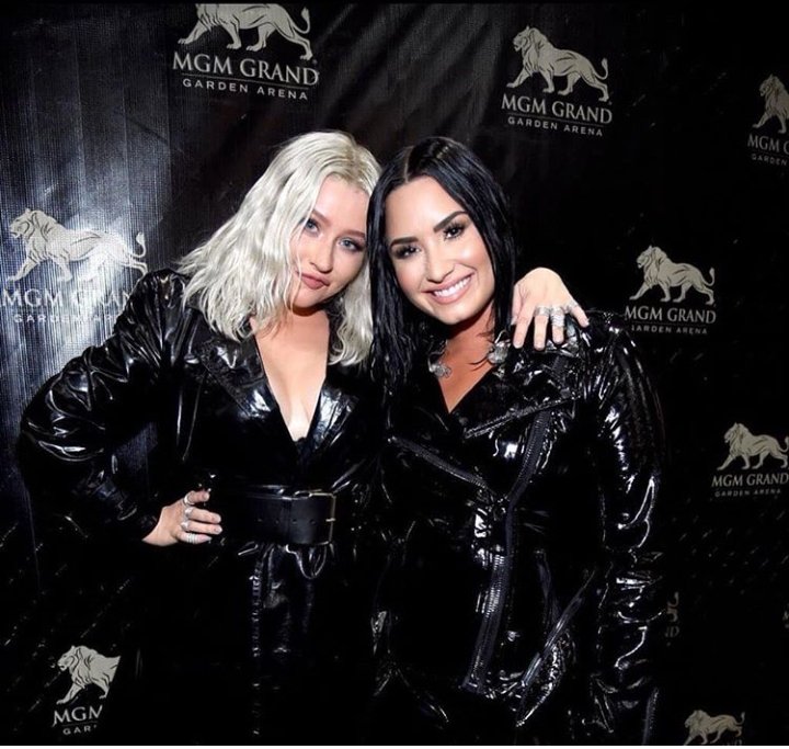 mathiassoueu's tweet photo. @PortalLovatoMG #ProudOfXtinaAndDemi #FallinLineGrammy @xtina @ddlovato Aaaaaaaaa ❤ https://t.co/Aj1Se5QivZ