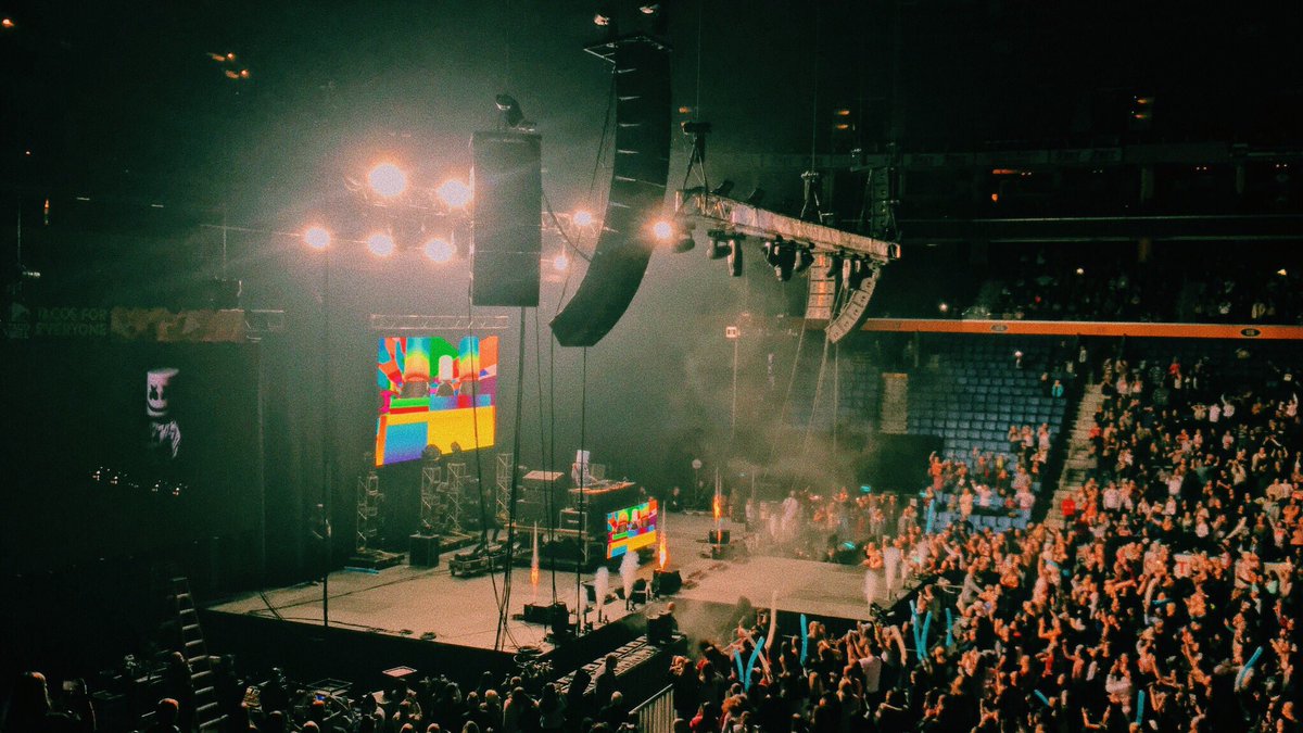 basicaIlyem's tweet photo. photography skills peaked during kissmas bash #KMB18 @marshmellomusic @KISS985BUFFALO https://t.co/lQi9G13Ckb