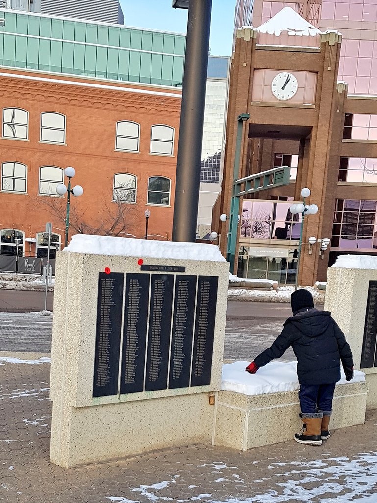 CityHallSchool's tweet photo. McKee class checking out #RememberAndLearn monument. "We read about this in your City Beat!" https://t.co/B1XmXlRYco