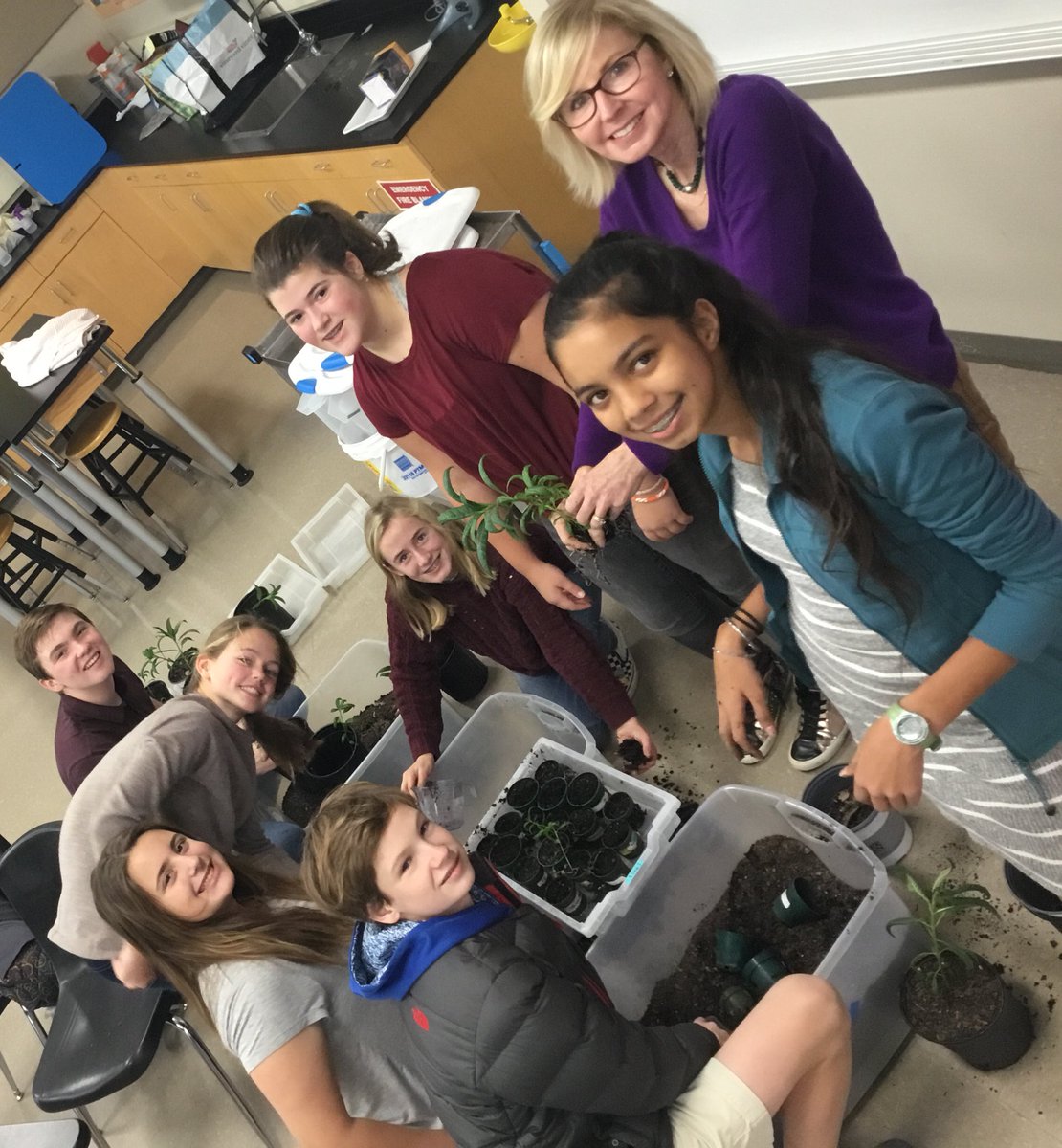 skeilty's tweet photo. Despite incoming wintery mix, #CountryDayReady #CCDS Middle School Garden Club is already planning for Spring by transplanting milkweed in preparation for migrating monarchs! @CCDS_Sci @ccdsnews https://t.co/Ms6OnaLhld