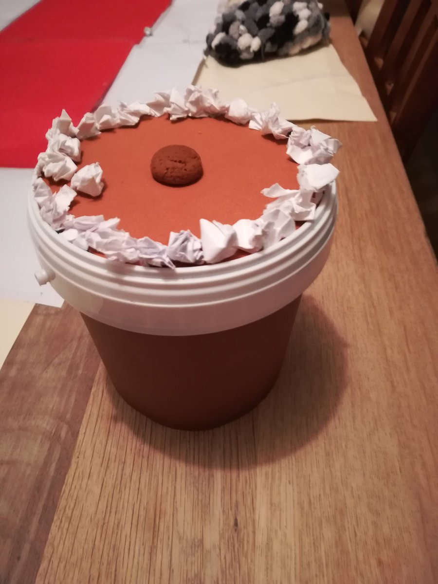 #sinterklaas2018 En ook werd er weer een lekkere chocoladetaart voor me gebakken, of ie ook in het kleinste keukentje gebakken is weet ik niet.