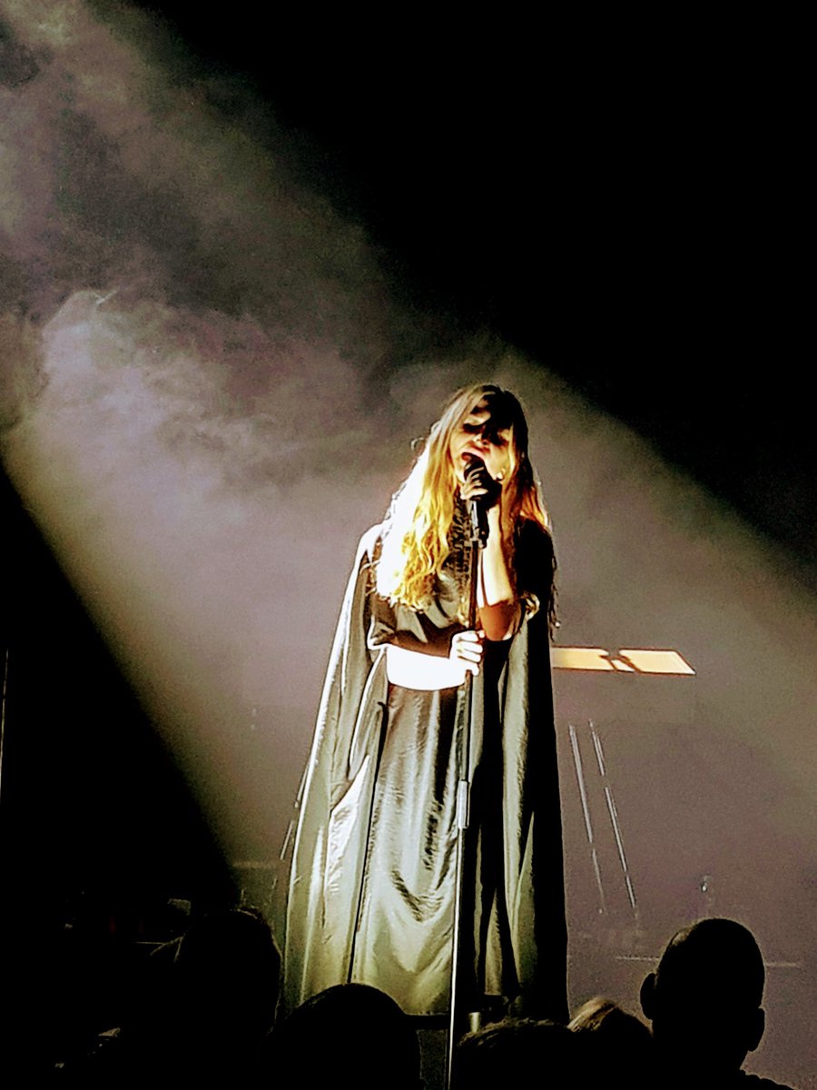 #Hooverphonic #013Tillburg #Eden - 'I never tried to feel, I never tried to feel this vibration, I never tried to reach,I never tried to reach your Eden...'