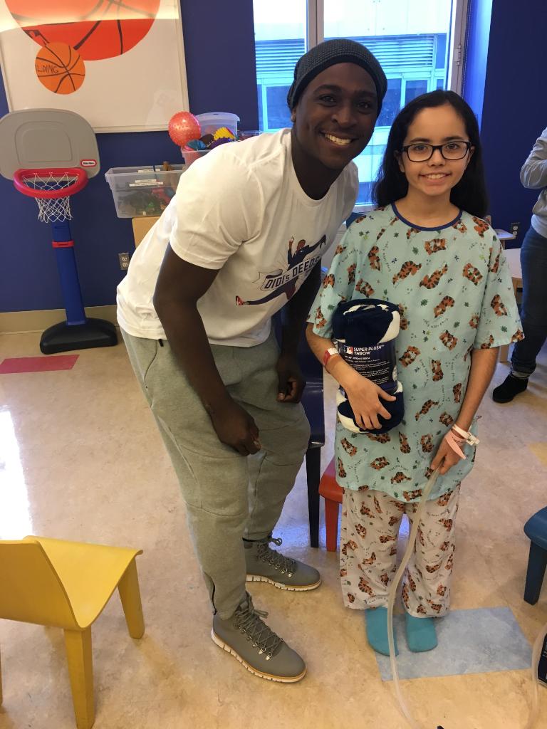 nyphospital's tweet photo. .@Yankees shortstop @DidiG18, hit a home run today with our pediatric patients at #NYP Komansky Children's Hospital! Sending him a big #ThankYou, along w/ @Modells, for providing #Yankees gear and for helping us spread holiday cheer! CC: @WeillCornell #DiDisDeeds https://t.co/UUhAuivdIm
